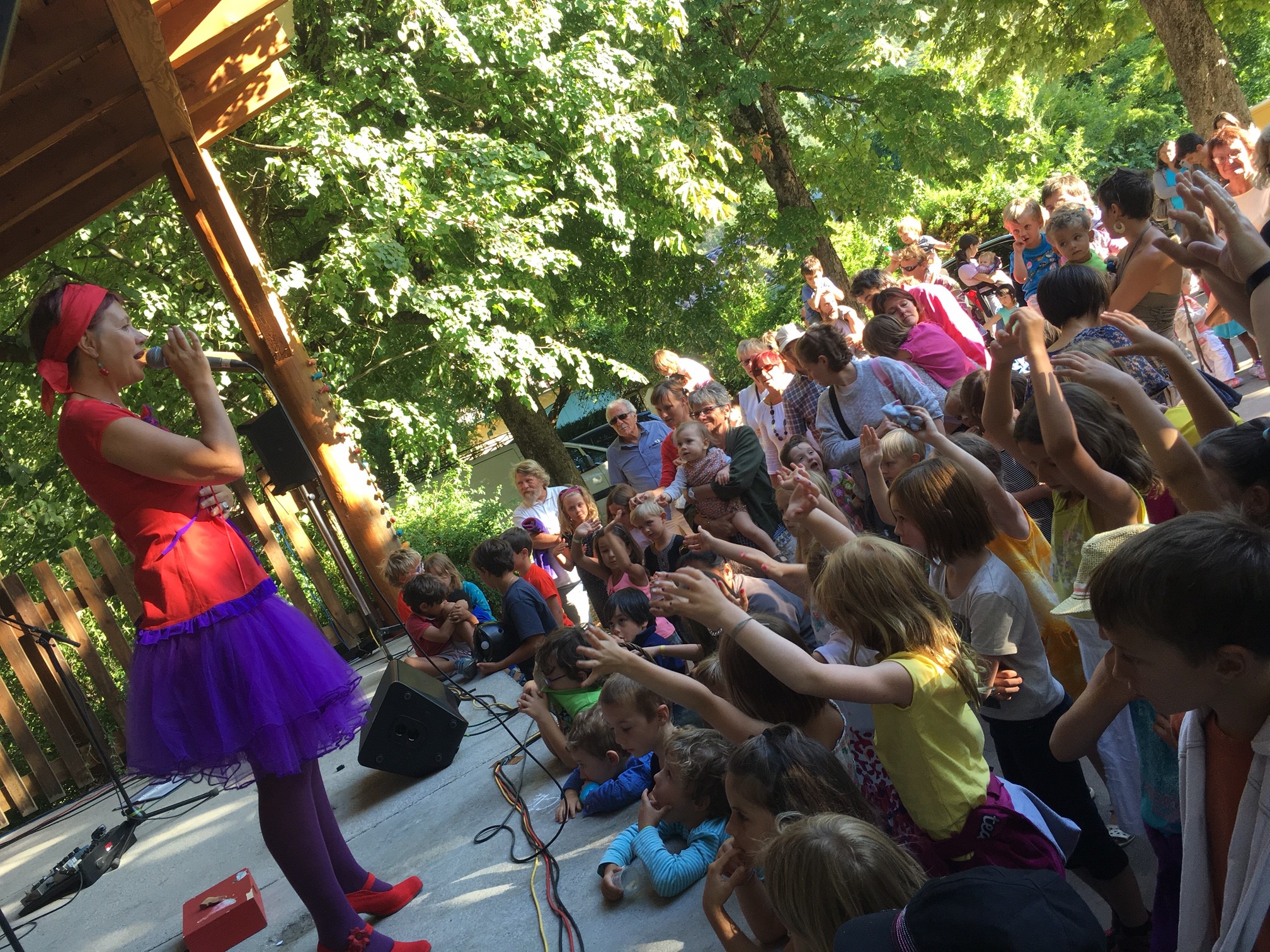 Bal, Balançoire et Baluchon, un concert original pour les enfants, un voyage à travers le monde.